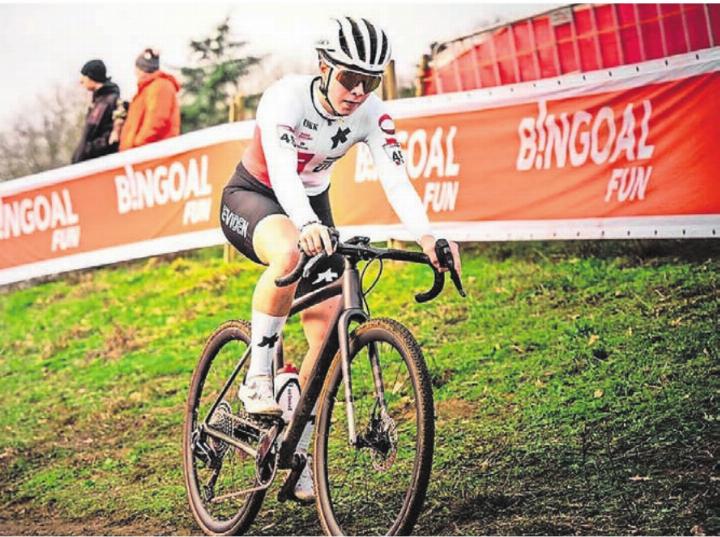 Nach einem erfolgreichen Weltcup überzeugt Shana Huber auch an den Radquer-Schweizer-Meisterschaften. Auch ihre Schwester Lina holt den Meistertitel. Bild: zg