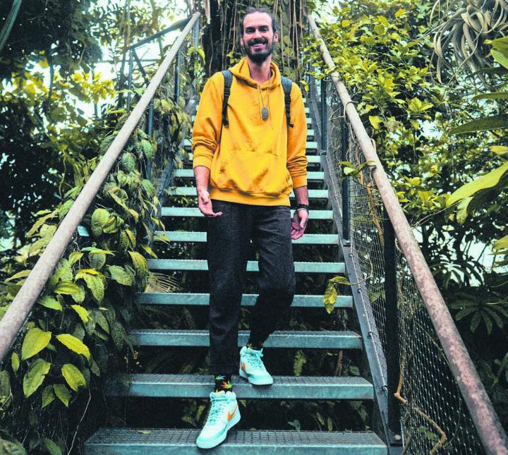 Remo Hagenbuch wagt den nächsten Schritt und steht als «Grisli» alleine auf der Bühne. Am 27. Juni erscheint seine nächste Single «Höch bis in Himmel ue». Bild: zg