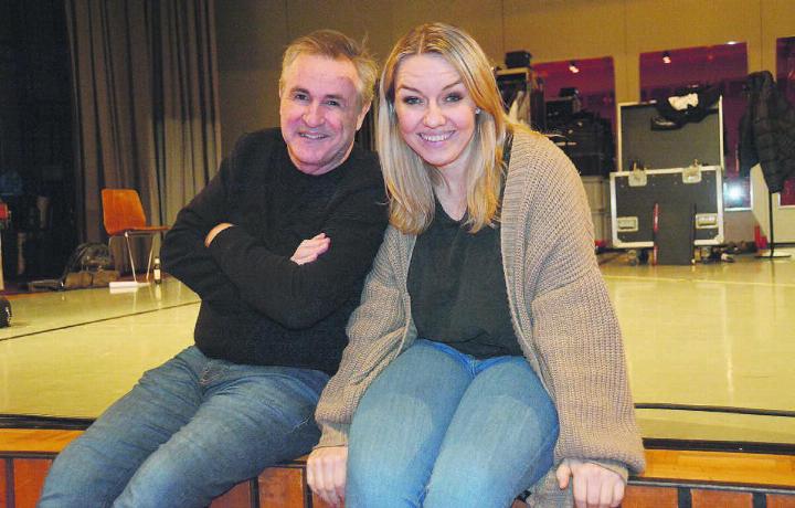 René und Laura Rindlisbacher waren auch nach der Vorstellung noch sehr gut gelaunt. Bilder: Roger Wetli