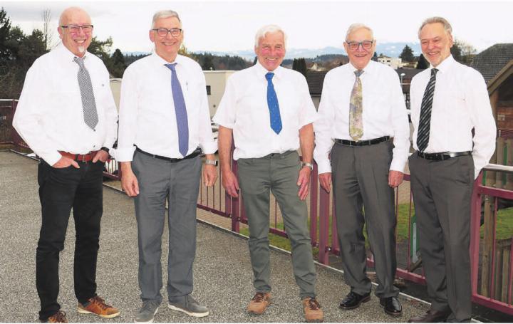 Ein gut gelaunter Veteranen-Vorstand – (von links) Elmar Müller (Beisitzer), Ronni Hilfiker (Präsident), Kari Strebel (Beisitzer), Roman Abt (Aktuar) und Josef Keusch (Kassier). Bilder: zg