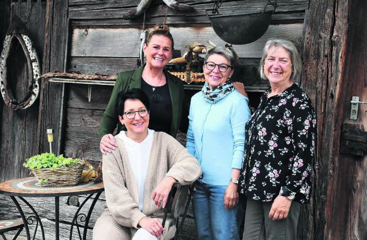 Sie bereiten die lange Nacht der Kirche in Bettwil vor. Von links Karin Meier, Katechetin, sitzend Cecile Koch, Kirchenpflege-Präsidentin, Susanne Geissbühler und Rita Schmidli, beide Mitglieder der Kirchenpflege. Auf dem Bild fehlen: Marco Hodel, Stefan Wyss, ebenfalls Kirchenpflege, sowie Eveline Gauch, Sakristanin, und Nora Müller, Ministranten-Betreuung.
Bilder: Verena Anna Wigger/zg