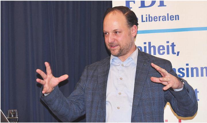 FDP-Grossrat Norbert Stichert sprach im Zufikerhuus zum Thema Sicherheit in der Schweiz. Bild: Erika Obrist