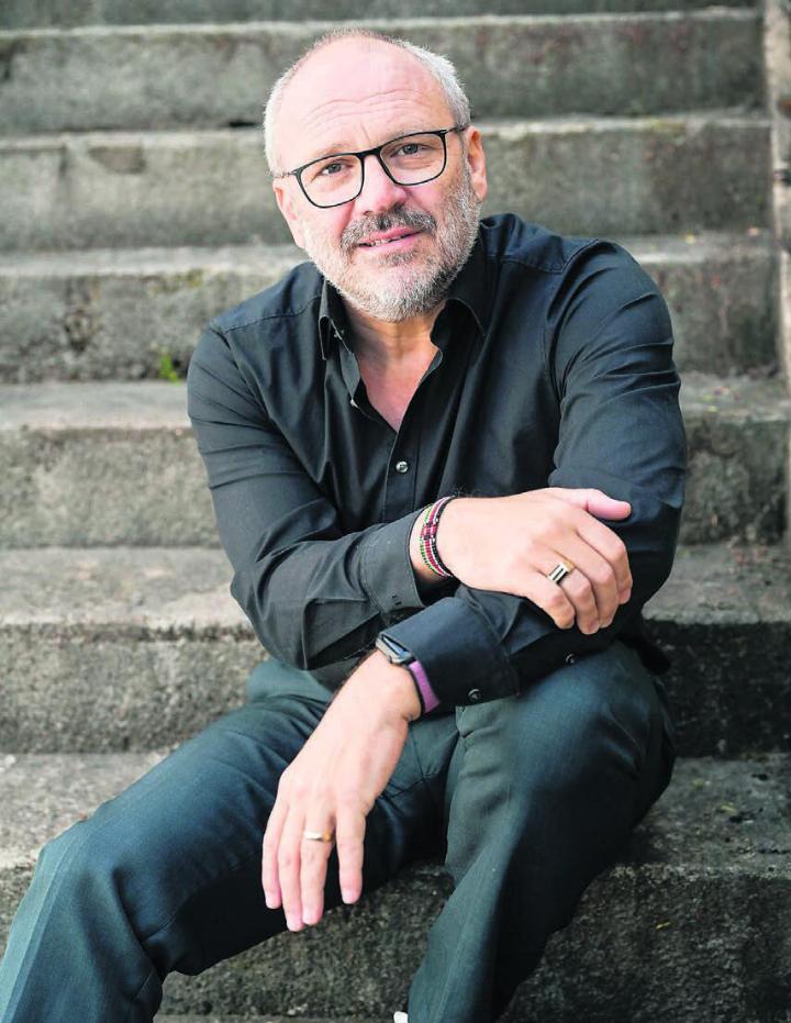 Ein Theater in Bern, ein Herzinfarkt und die Wende zum Guten: Die letzten fünf Jahre waren für Cihan Inan gespickt mit einschneidenden Ereignissen. Der Wohler hat aktuell einige Projekte am Laufen – und ist happy. Bilder: Matthias Günter / T   T Fotografie