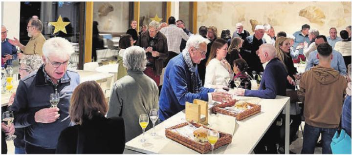 Reger Austausch zwischen Partei und Bevölkerung am Dreikönigsapéro. Bild: zg Reger Austausch zwischen Partei und Bevölkerung am Dreikönigsapéro. Bild: zg