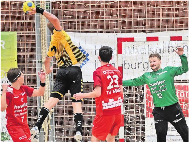 Die Murianer Abwehr mit Goalie Ivo Rütimann will auch auswärts überzeugen. Bild: tvm