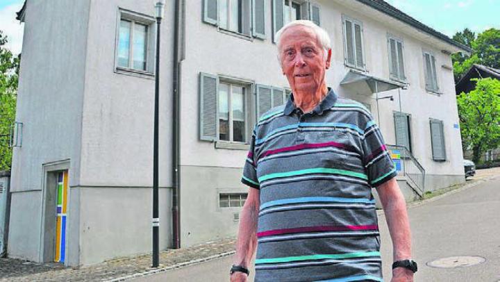 In diesem Gebäude absolvierte Alois Füglistaler einen Teil seiner Schulzeit. Bild: rwi