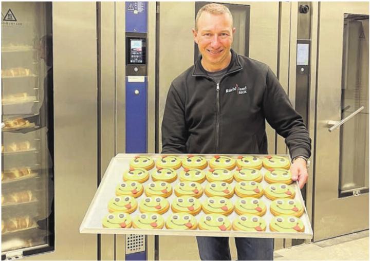 Geschäftsführer Hans-Peter Dick in seiner modernen Bäckerei. Bilder: Walter Minder / zg