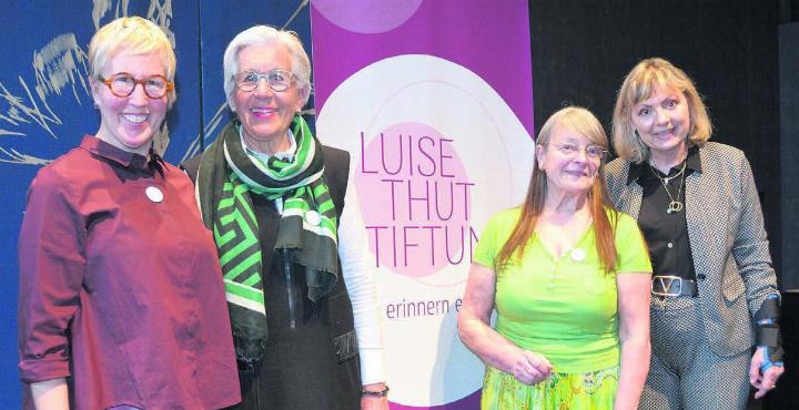 Freuen sich über den Projektstart: (v. l.) Projektleiterin Carmen Frei, Beatrice Koller Bichsel (Präsidentin der Luise-Thut-Stiftung), die allererste Freiwillige und stellvertretend für alle Ehrenamtlichen von Hospiz Aargau Maria Piatti und Susanna Vanek (Stiftungsratsmitglied). Bild: Sabrina Salm