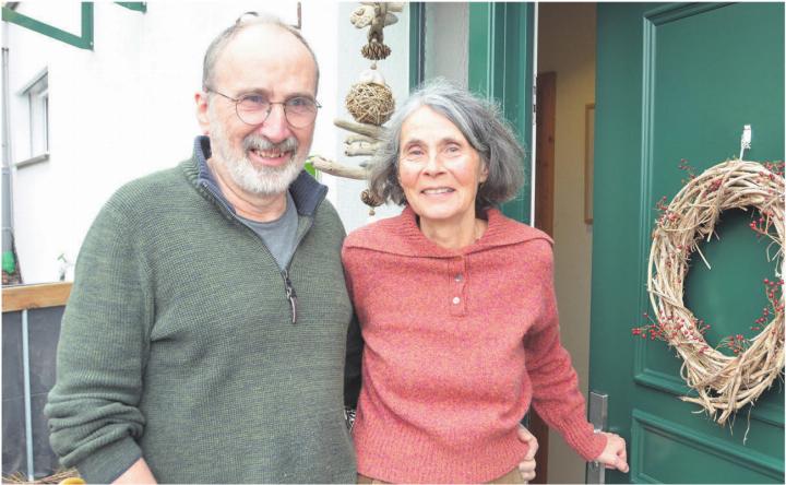 Hanni Käch entwickelte «I guete Händ» im Rahmen einer Projektarbeit. Nach dem erfolgreichen Start zog sie sich zurück. Heute im Pensionsalter engagiert sie sich wieder für die Gruppe. Ihr Ehemann Markus Käch ist eine von zwei Ansprechpersonen von «I guete Händ».
Bild: Roger Wetli