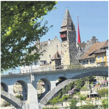«Die Wasserliebe verbindet uns» - Trainieren vor altbekannter Traumkulisse: Die Bremgarter Wassersportler bereiten sich gemeinsam auf ein Saisonhighlight vor. Bild: zg