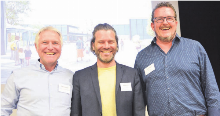 Sie sind überzeugt, mit dem Projekt eine langfristig gute Lösung gefunden zu haben: (v. l.) Thomas Knecht, Geschäftsführer der Hector Egger Gesamtdienstleistung AG, Architekt Michel Frei von der Itten   Brechbühl AG und Gemeinderat Reto Knecht. Bild: Roger Wetli