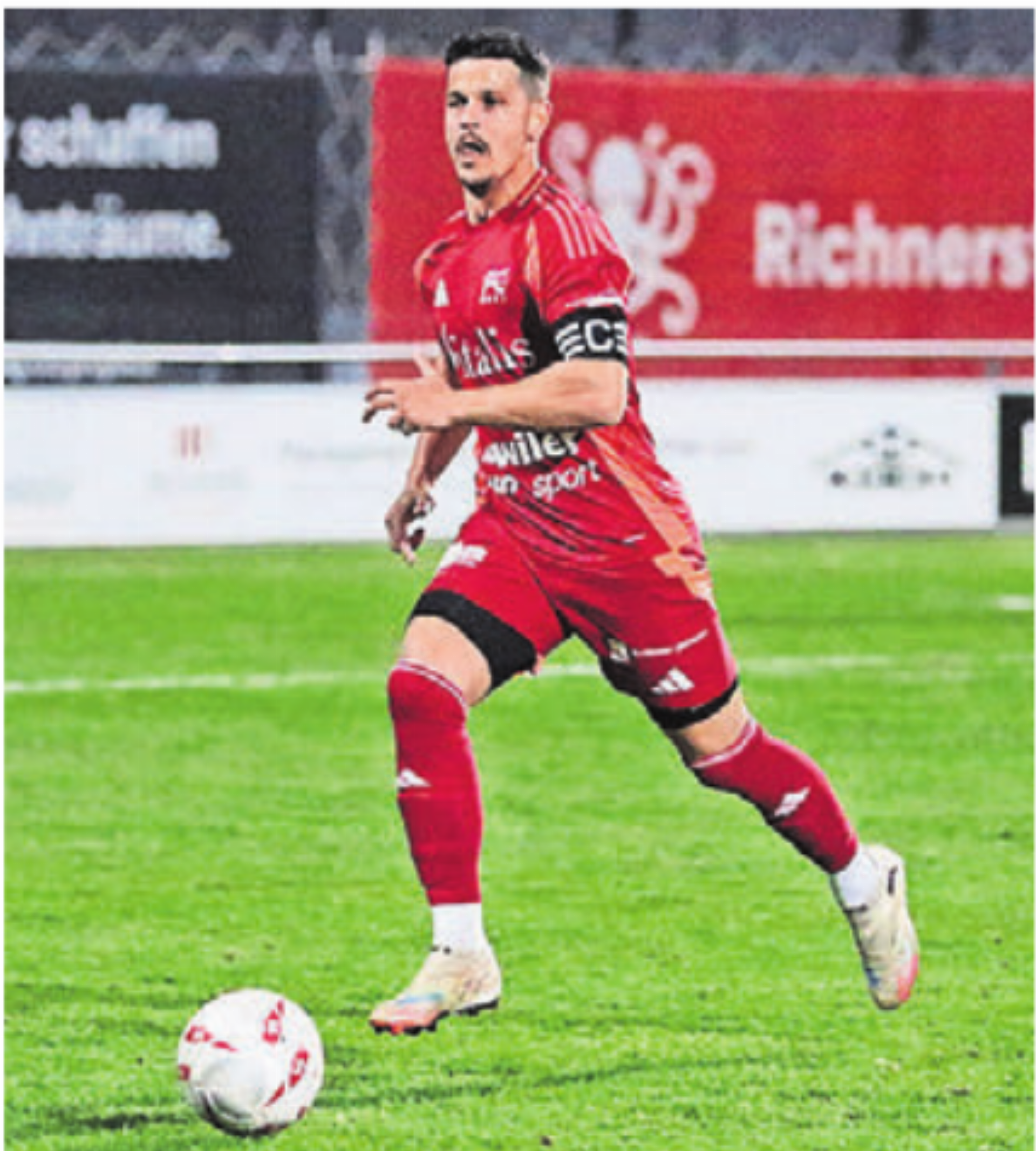 Der FC Muri und Captain Simone Parente könnten den 1. Platz erstürmen. Bild: jl - Das Bild wird blockiert. – Möglicherweise durch einen aktiven Adblocker.