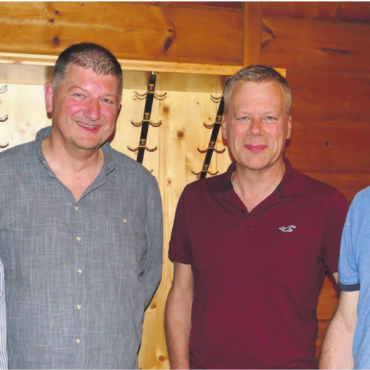 Wo ist was? - Die Protagonisten am Polit-Apéro: (v. l.) Giovanni Romeo (Geschäftsleiter IBW Technik AG), Mario Räber (Gemeindeammann), Peter Ammann (Gemeinderat) und Thomas Lang (Gemeinderat). Bild: Richard Gähwiler