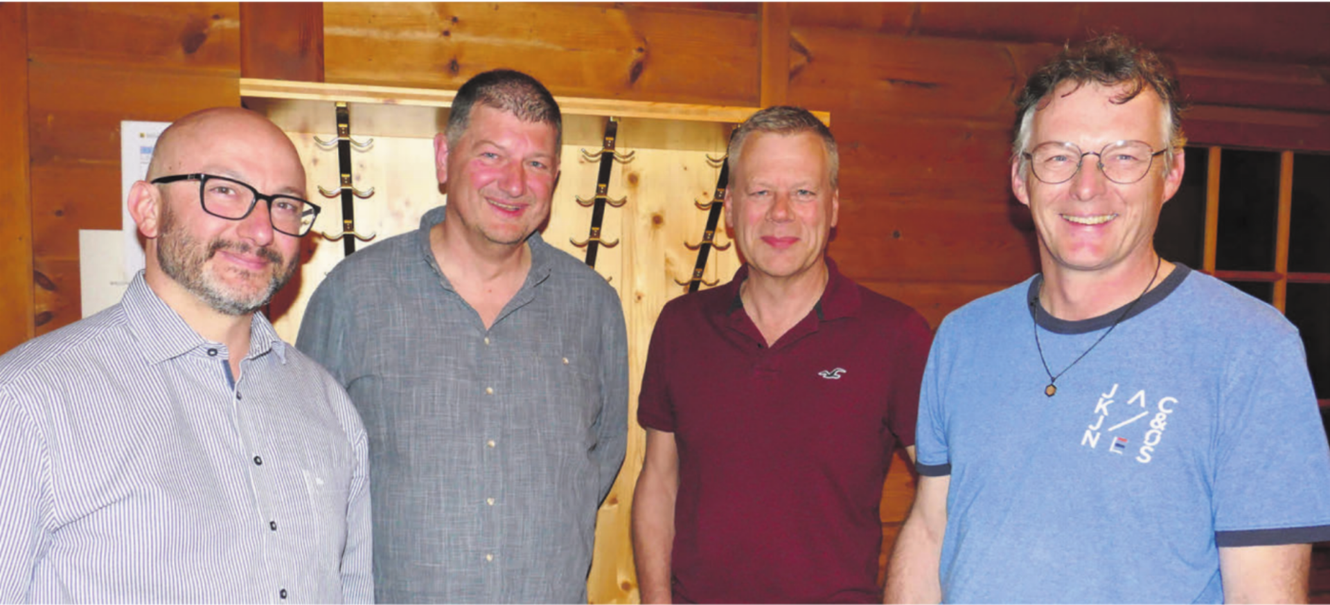 Die Protagonisten am Polit-Apéro: (v. l.) Giovanni Romeo (Geschäftsleiter IBW Technik AG), Mario Räber (Gemeindeammann), Peter Ammann (Gemeinderat) und Thomas Lang (Gemeinderat). Bild: Richard Gähwiler - Das Bild wird blockiert. – Möglicherweise durch einen aktiven Adblocker.