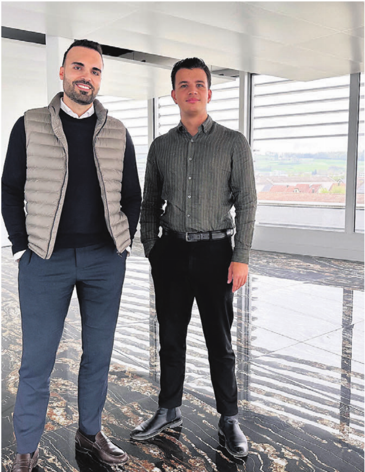 Denis Racis (links) und Olivier Richner im Lokal des «The Upper Floor». Bild: Stefan Sprenger