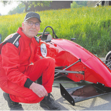 Heisse Motoren, lachende Gesichter - Erwin Meier aus Niederwil hat grosse Freude an seinem Faster AF94 Formula Ford.