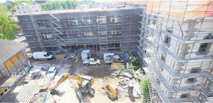 Pünktlich zum Schuljahresstart im August bereit: Die Grossbaustelle des Schulzentrums Halde mit der Erweiterung und Modernisierung der Bezirksschule kommt sehr gut voran.    Bild: pd