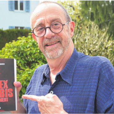 Ein neues Abenteuer - Harry Schärer ist froh, nach vielen Jahren der Arbeit seinen Thriller präsentieren zu können. Bild: Roger Wetli