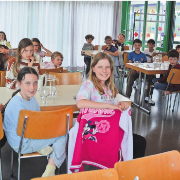 An den Kapazitätsgrenzen - Der Mittagstisch von Eggenwil ist sehr beliebt.
Bild: Roger Wetli