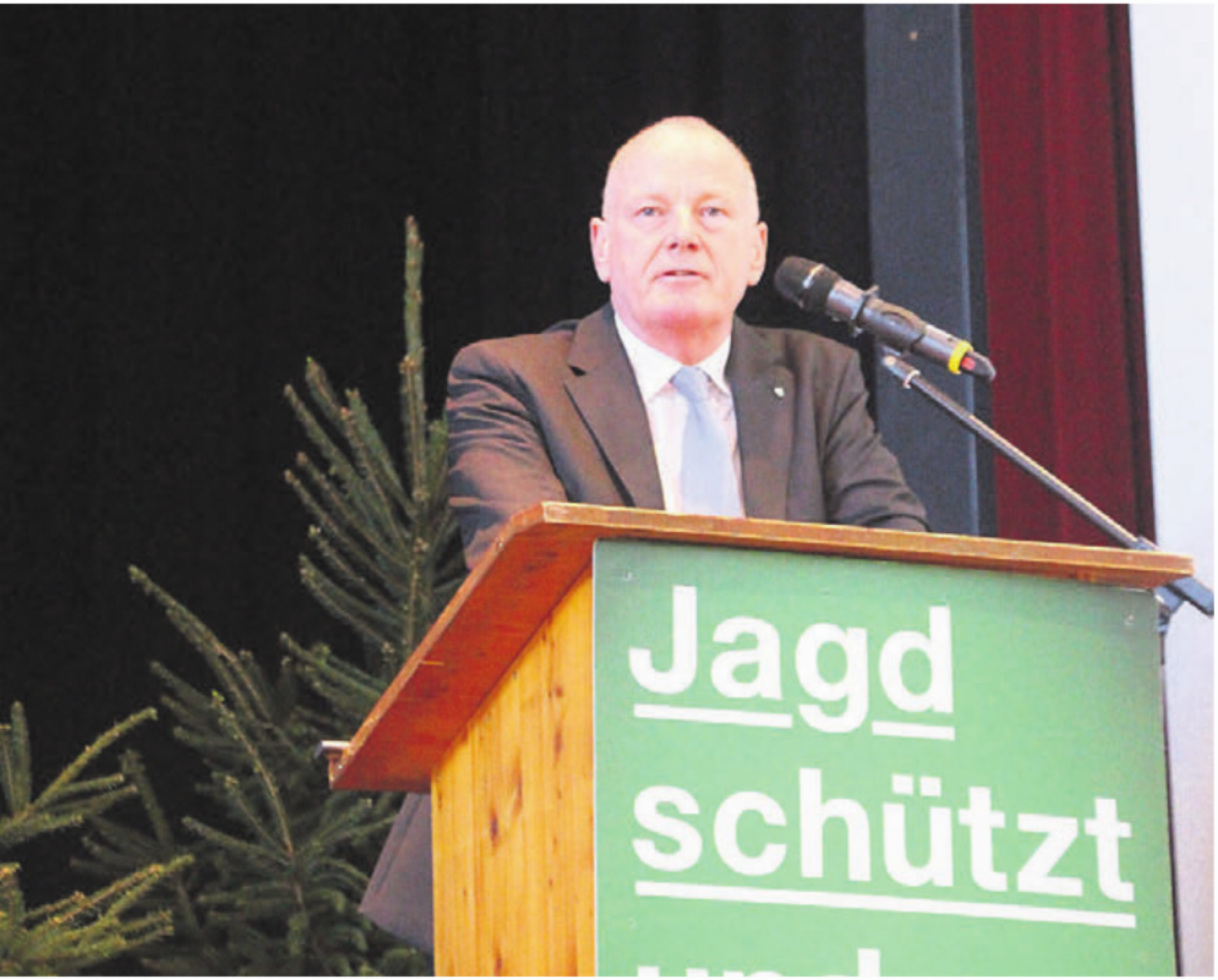 Regierungsrat Stephan Attiger hielt im Casino eine Rede und attestierte dabei den Jägern «einen guten Job».
Bild: zg - Das Bild wird blockiert. – Möglicherweise durch einen aktiven Adblocker.