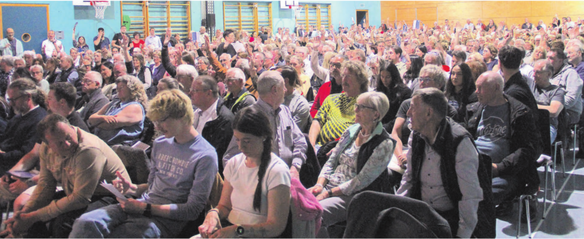 Volle Halle in Meisterschwanden: Die Höhe des Steuerfusses beschäftigt die Bevölkerung, mit 258 zu 209 Stimmen fiel der Entscheid für 60 statt der vom Gemeinderat geforderten 70 Prozent. Bilder: Patrick Fischer - Das Bild wird blockiert. – Möglicherweise durch einen aktiven Adblocker.