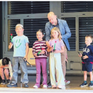 Jubiläum mit ganz vielen Wow-Momenten - Während die Erwachsenen die Traktanden behandelten, konnten sich die Kids zu kleinen Zauberern ausbilden lassen.