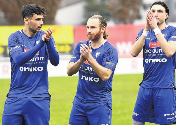 Drei der Spieler, die man auch nächste Saison wieder im FCW-Trikot sehen wird (von links): Bijan Dalvand, Michael Weber und Noel Romano. Bild: Archiv/awa