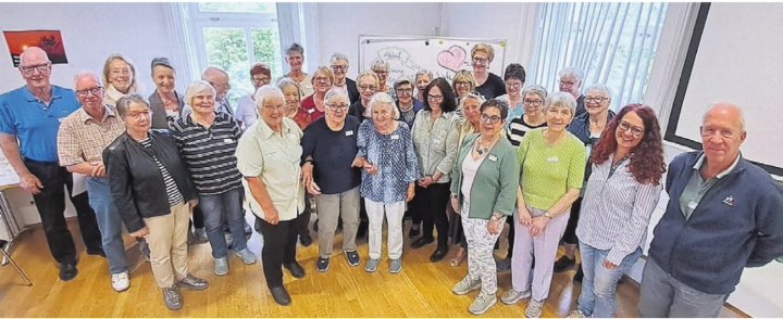 Die Freiwilligen leisten mit viel persönlichem Einsatz einen wichtigen und unverzichtbaren Beitrag für ältere Menschen in den 22 Gemeinden des Bezirks Bremgarten. Hier mit der Referentin Regina Krebs-Meier (Zweite v. r.). Bild: zg
