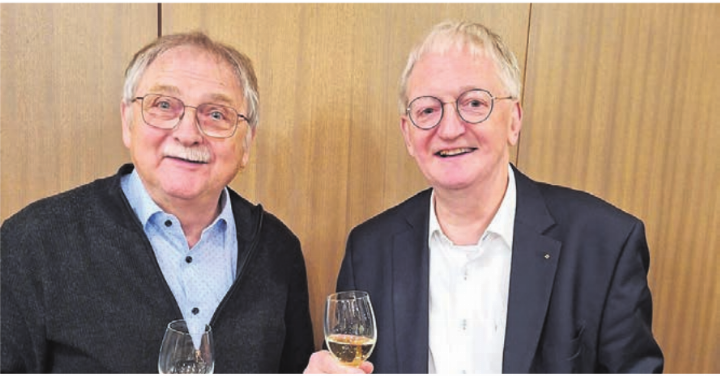Peter Hochuli, Präsident der Freunde der Klosterkirche Muri (rechts), mit Franz Enderli, Präsident Förderverein Niklaus von Flüe und Dorothee Wyss.    Bild: zg