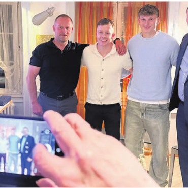 Vom Pensionär und dem Goldjungen - Väter und ihre Söhne. Von links: Marcel und Nino Leutert sowie Alessandro und Roland Vogt. Bild: Stefan Sprenger
