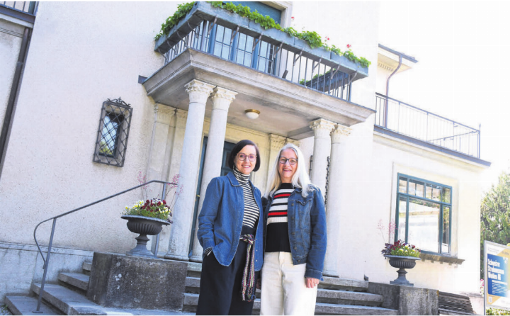 Freuen sich riesig auf das Jubiläumsfest: Museumsleiterin Petra Giezendanner (links) und Ruth Portmann, Präsidentin der Stiftung Freiämter Strohmuseum.
Bild: Daniel Marti