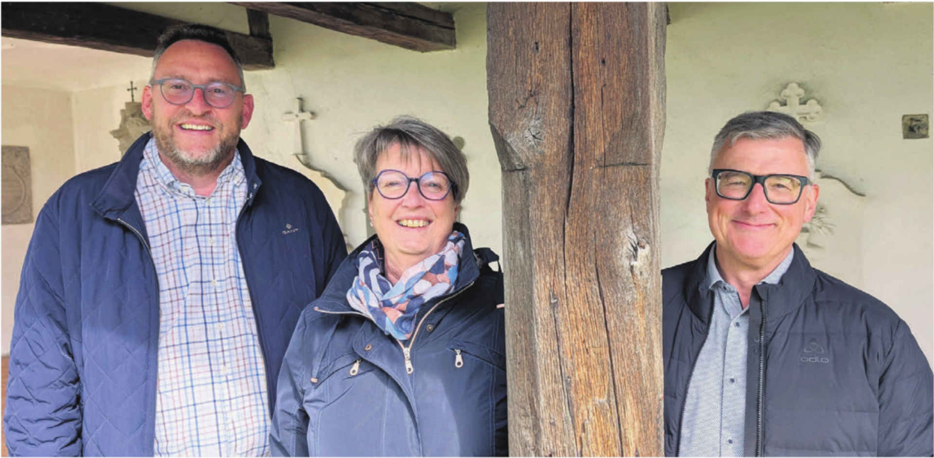Hermetschwil-Staffeln mit Kirchpflegepräsidentin Clivia Kempter gesellt sich zu Bremgarten und dessen Kirchenpflege-FiKo-Präsidenten Kornel Wick (links). Martin Villiger (rechts) und seine Kirchgemeinde Zufikon bleiben eigenständig – zumindest vorläufig.    Bild: Marco Huwyler - Das Bild wird blockiert. – Möglicherweise durch einen aktiven Adblocker.