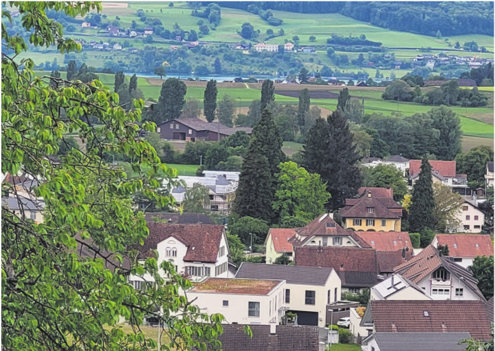Ganz nah: Von gewissen Sarmenstorfer Quartieren aus hat man einen Blick auf den Hallwilersee und das Seetal. In Sachen Regionalplanung aber ist man eher Richtung Bünztal ausgerichtet.    Bild: Chregi Hansen