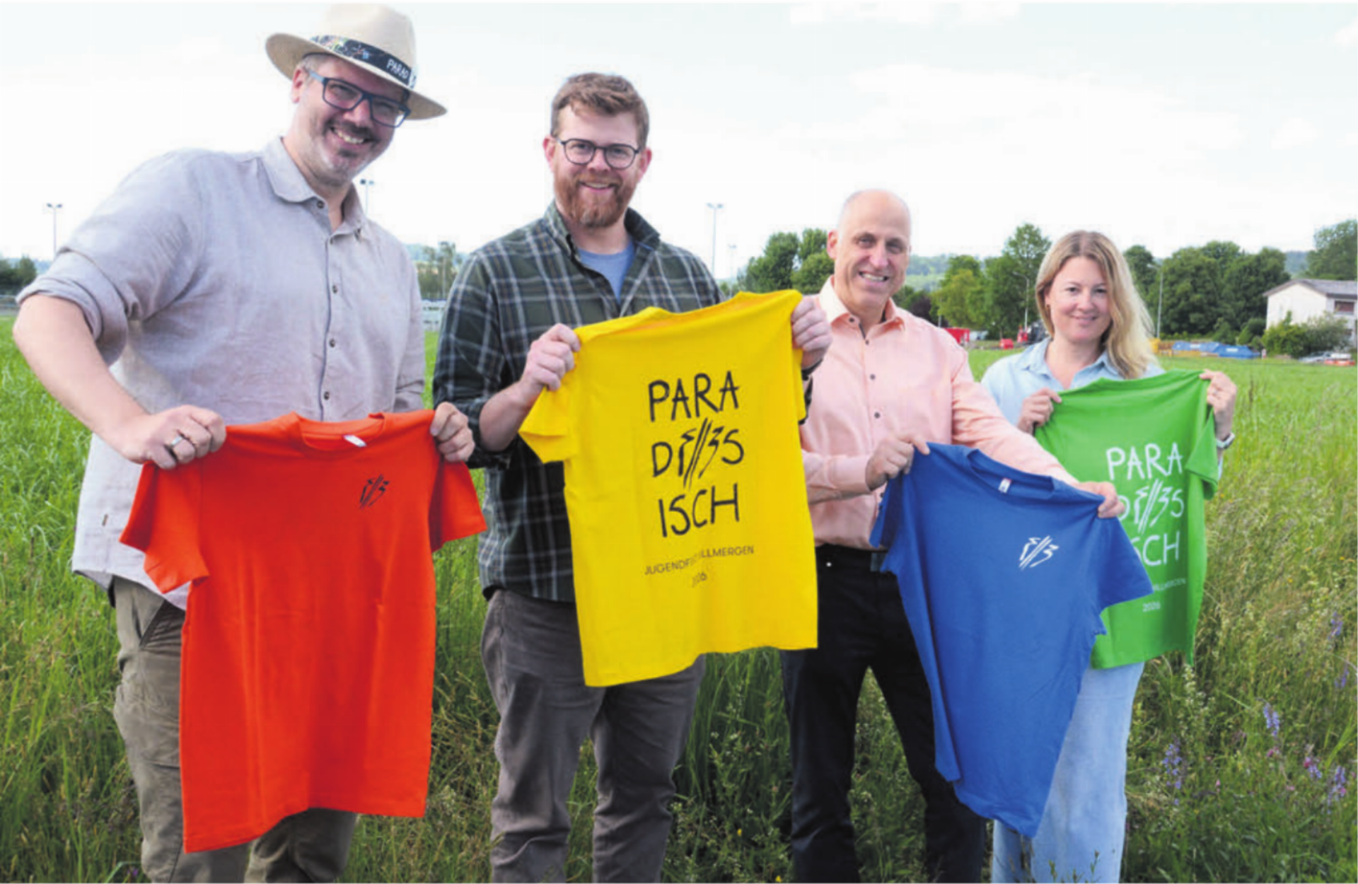 So farbenfroh wie die Fest-T-Shirts der Kinder sollen die drei Tage werden. OK-Chef Philippe Wyser, Umzugschef Patrick Hilfiker, Schulleiter Iso Kalchofner und Presse-Chefin Sandra Donat (von links) sind überzeugt, dass dies gelingt. Bild: Chregi Hansen - Das Bild wird blockiert. – Möglicherweise durch einen aktiven Adblocker.