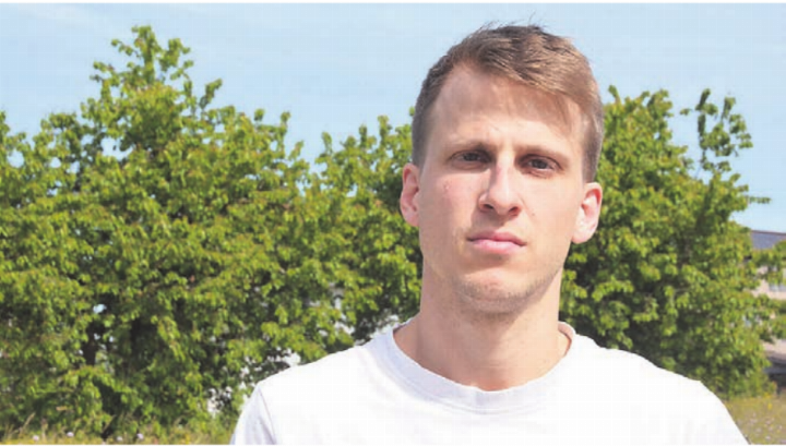 Irgendwie helfen zu können, das tröstet Nathan Bühler. Bild: ake Irgendwie helfen zu können, das tröstet Nathan Bühler. Bild: ake