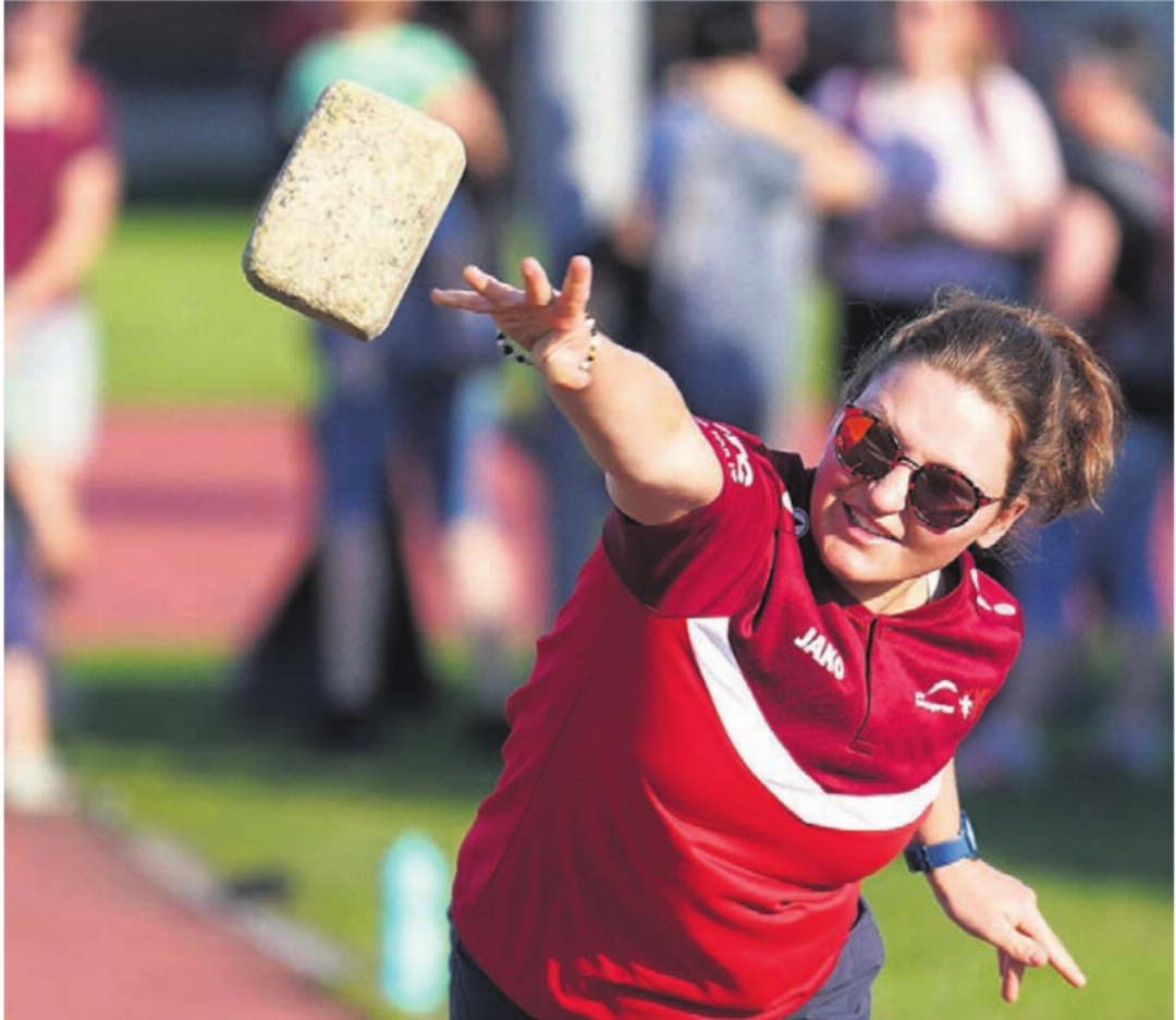 Eine der insgesamt 103 Darbietungen, die am diesjährigen Freiämtercup zu sehen waren, war der Auftritt des STV Bremgarten im Steinstossen. Eine der insgesamt 103 Darbietungen, die am diesjährigen Freiämtercup zu sehen waren, war der Auftritt des STV Bremgarten im Steinstossen.