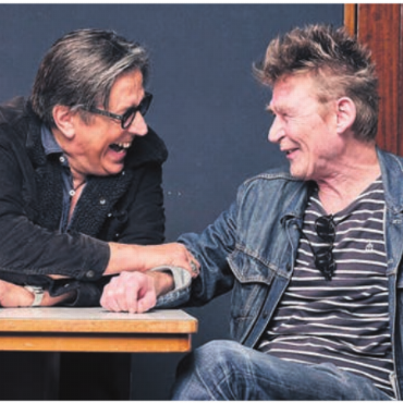 Maradona mit Pedro Lenz - Pedro Lenz (links) und Simon Ho beehren am Freitag das Kellertheater. Tickets dafür sind nach wie vor zu haben.    Bild: zg