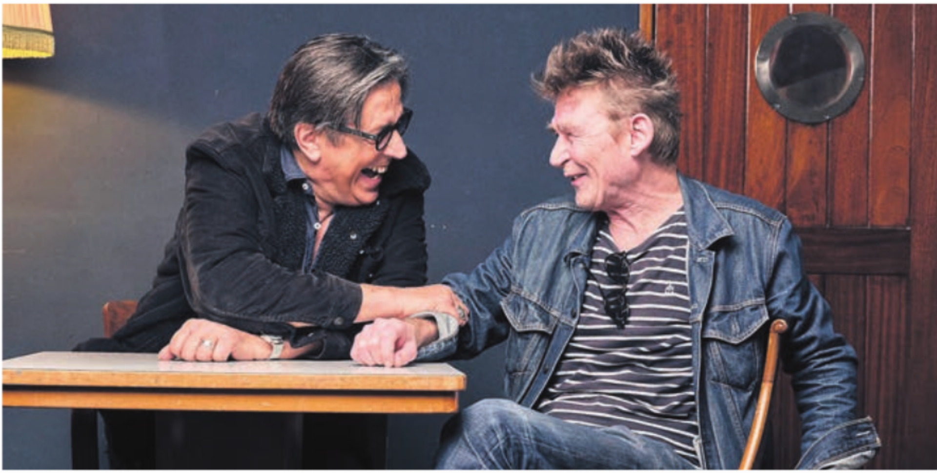 Pedro Lenz (links) und Simon Ho beehren am Freitag das Kellertheater. Tickets dafür sind nach wie vor zu haben.    Bild: zg - Das Bild wird blockiert. – Möglicherweise durch einen aktiven Adblocker.