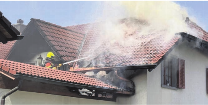 Die Feuerwehr konnte den Brand rasch unter Kontrolle bringen.    Bild: pz