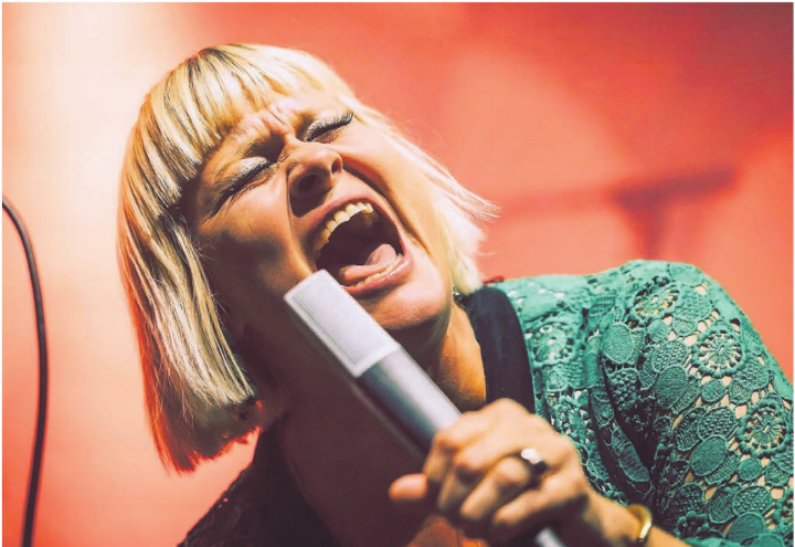 Stargast am Abend des Jubiläumstages: Soul-Ikone Nicole Bernegger wird mit ihrer achtköpfigen Band im Park des Strohmuseums für beste Stimmung sorgen.    Bild: pd