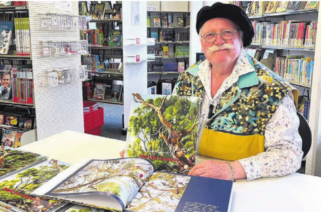 Künstler Carl-W. Röhrig und sein jüngstes Werk «Wald der Fantasie». Bilder: Walter Minder Künstler Carl-W. Röhrig und sein jüngstes Werk «Wald der Fantasie». Bilder: Walter Minder