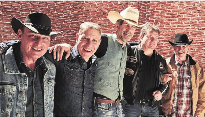 Die «NadaCowboys», eine fünfköpfige Band aus dem Grossraum Zürich und Winterthur, kommen nach Wohlen.    Bild: zg