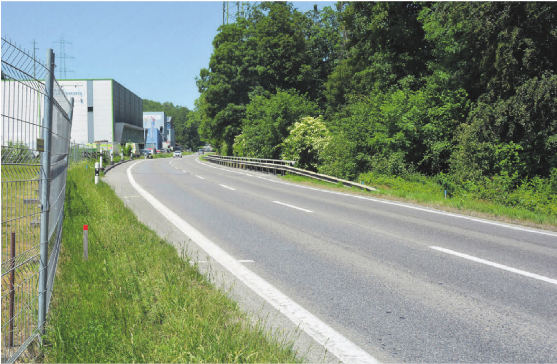 Ab Juni herrscht an der Fischbacherstrasse eine Grossbaustelle. Es wird eine provisorische Fahrbahn erstellt, damit der Verkehr vorerst uneingeschränkt zweispurig fliessen kann. Bilder: Sabrina Salm - Das Bild wird blockiert. – Möglicherweise durch einen aktiven Adblocker.