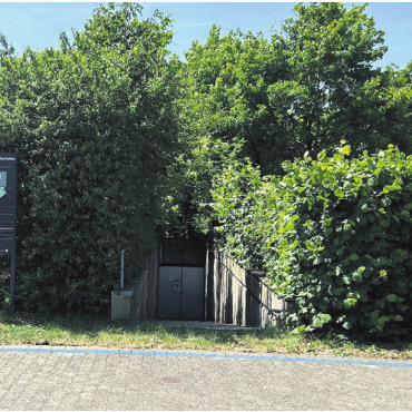 Reine Eventualplanung - Die mögliche Notunterkunft für Asylsuchende unterhalb der Schulanlage der KSM sorgt für Besorgnis. Der Kanton hält fest, dass es sich derzeit um eine reine Abklärung handelt. Die Verbandsgemeinden der Kreisschule Mutschellen sehen den Standort als ungeeignet und sind gegen eine mögliche Nutzung als Notunterkunft.