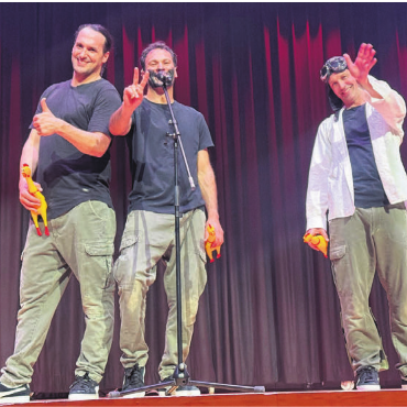 Transparenz und Genuss - Starbugs Comedy brachten ihr Publikum in Oberlunkhofen zum Lachen. Bild: zg