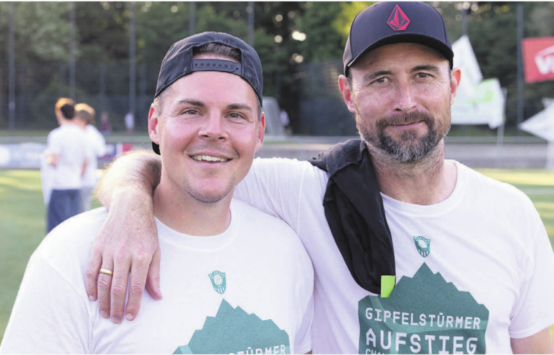 Zwei Freiämter Aufstiegshelden des SC Kriens: Philipp Strebel (Athletiktrainer) und Michael Winsauer (Trainer). - Das Bild wird blockiert. – Möglicherweise durch einen aktiven Adblocker.