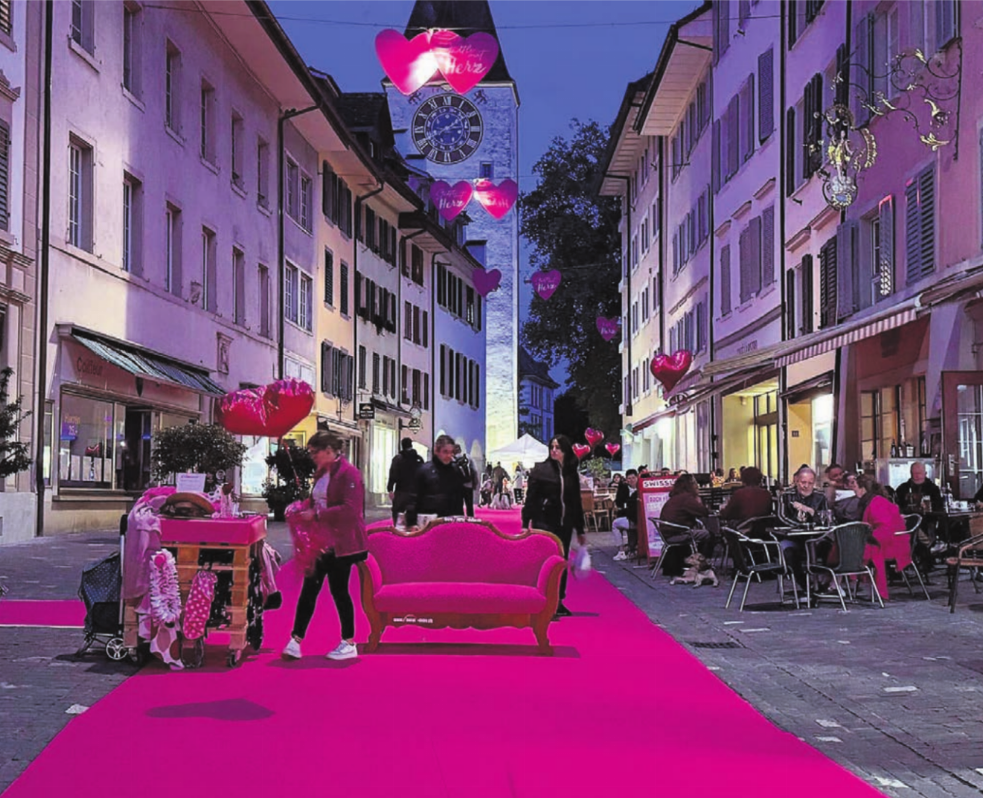 Am 12. und 13. Juni erstrahlt die Bremgarter Altstadt erneut in Pink – und lädt zu Talk und Modeschau. 
Bild: Archiv - Das Bild wird blockiert. – Möglicherweise durch einen aktiven Adblocker.