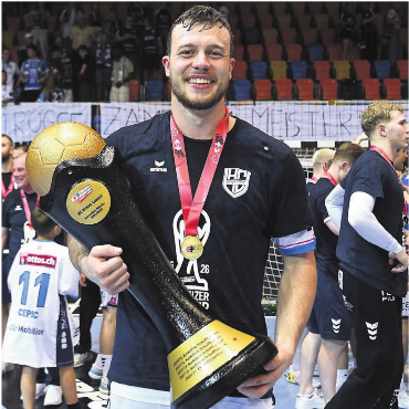 Kindheitstraum wird wahr - Hat mit dem HC Kriens-Luzern Schweizer Handballgeschichte geschrieben: Marc Bader. Die Innerschweizer holen zum ersten Mal den Meistertitel.  Bild: Alexander Wagner