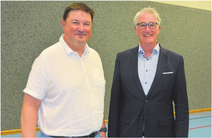 Sie führten durch die meisten Traktanden der «Gmeind»: Gemeinderat Michael Gutknecht (links) und Gemeindepräsident Reto Bissig.    Bild: Roger Wetli