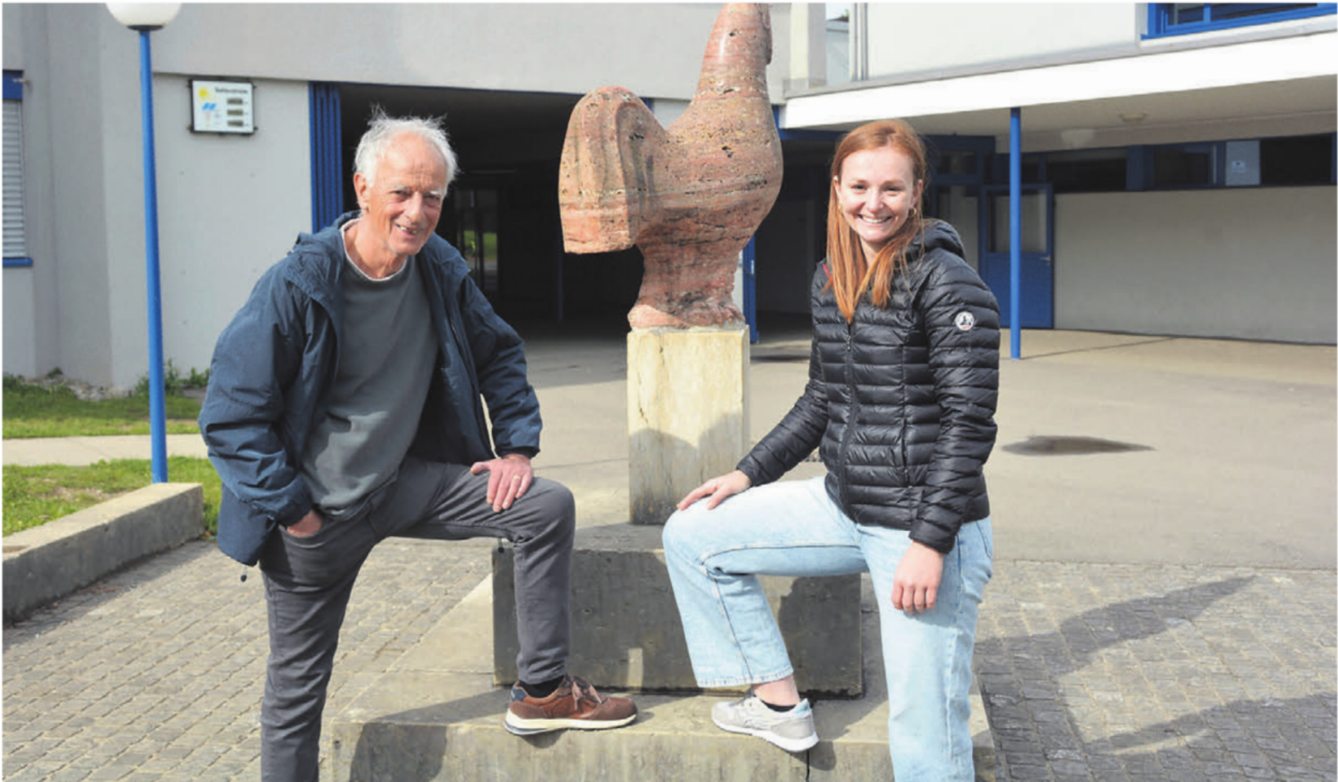 Vor 90 Jahren wurde der Turnverein Rudolfstetten gegründet. Peter Oggenfuss und Lea Brem freuen sich über die gute Entwicklung des Vereins zum heutigen TSV Rudolfstetten / Volley Mutschellen. Der Verein zeigt gelebte Verbundenheit statt blosses Nebeneinander der Generationen.
Bilder: Sabrina Salm / zg - Das Bild wird blockiert. – Möglicherweise durch einen aktiven Adblocker.